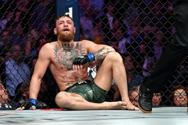 McGregor trénoval na jachtě, ladil kopy. Směšné, prostě to vzdej, radil mu Paul