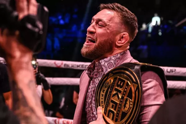 McGregor v šíleném výstupu. Znič toho malého troubu, nabádal Tysona