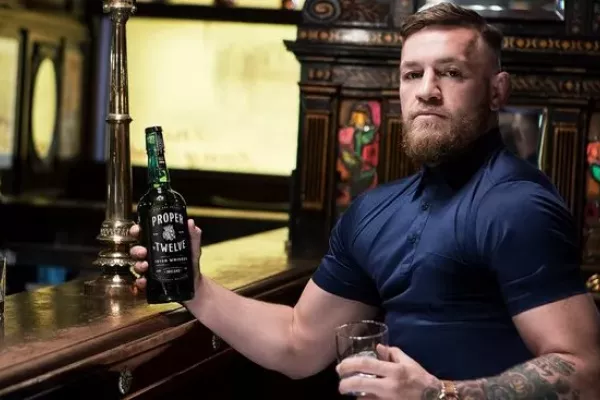 McGregor vydělává obrovské peníze prodejem vlastní whisky. Kdo ale s nápadem přišel?
