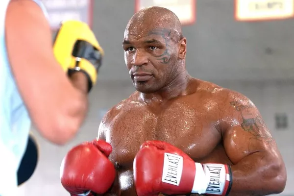 Mike Tyson sejmul parťáka v tréninku. To stačí, krotil boxera kouč