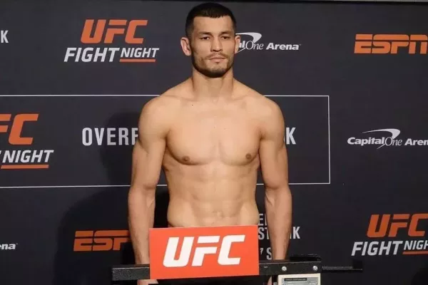 Muradov ohlásil další bitvu v UFC. Čeká ho neporažený Rus