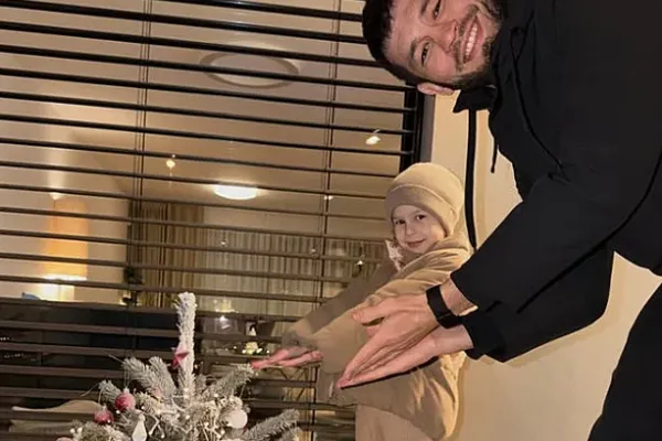 Muradov s dcerou, Végh vyrazil na brusle. A Vémola? Vánoce u tváří Oktagonu