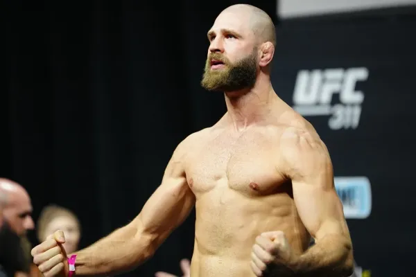 Nabuzený Procházka na tiskové konferenci odpálkoval agresivního provokatéra. Ulberga vybučeli