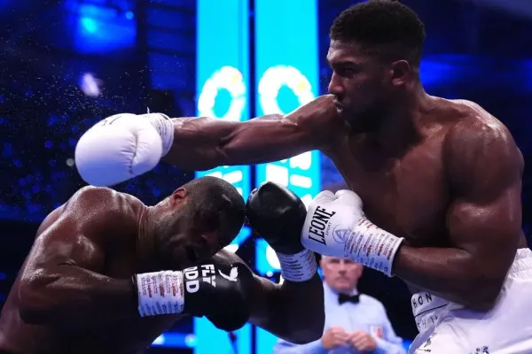 Nečekaná bitva je na spadnutí. Bývalý šampion čelí kvůli kontroverznímu soupeři kritice