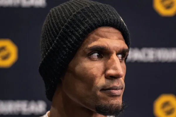 Nejbizarnější účes Oktagonu skrýval. Na váze vše odhalil