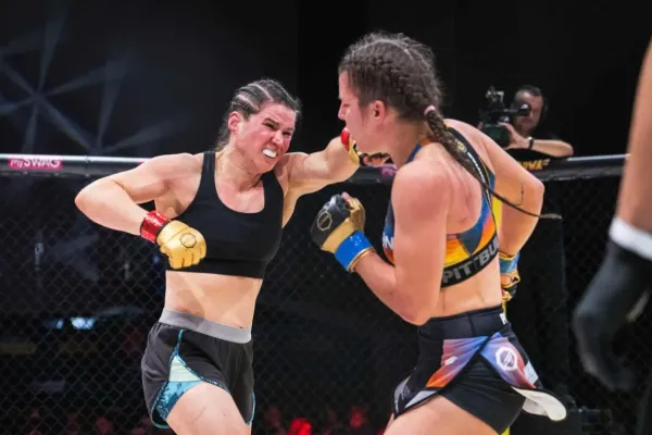 Nejdřív rozbít pusu, pak na kafe a obejmout. Bohyně války musí v pondělí do práce