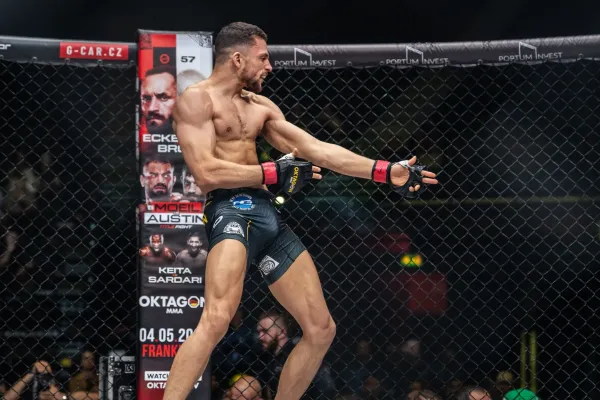 Nejhorší zápasník v UFC? Fanoušci si utahují z Shema Rocka, internetem se šíří vtipné video