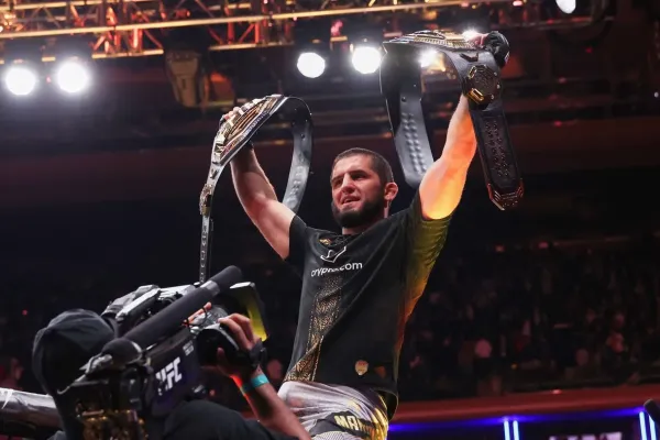 Nejnudnější šampion v UFC? Bojovníci reagují na dominanci Islama Makhacheva