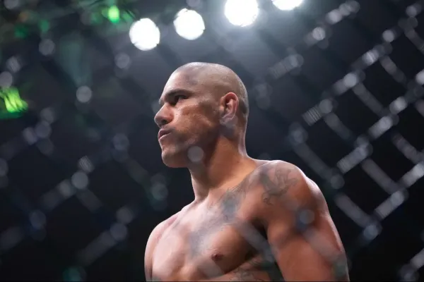 Nemilosrdný Alex Pereira tvrdě sestřelil tréninkového parťáka