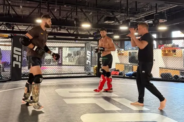 Neobvykle dlouhé čekání na verdikt UFC skončilo. Procházka si s týmem oddychli