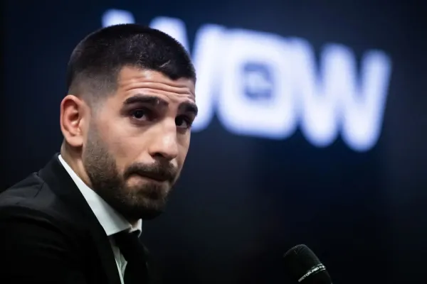 Neporažený král učinil těžké rozhodnutí. Titul UFC jde bokem, nyní bude bojovat za pravdu