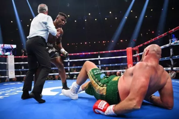 Ngannou hlásí návrat k boxu. Vyzývá dalšího bývalého šampiona těžké váhy