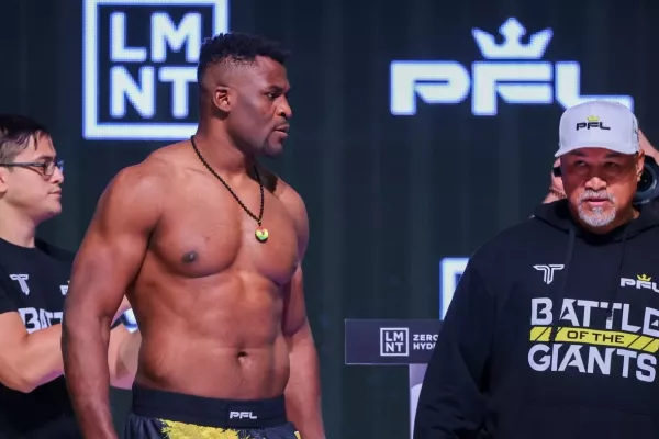 Ngannou se do klece vrátil vítězně, Ferreiru zlikvidoval v prvním kole, rozhodčí nepochopitelně přihlíž