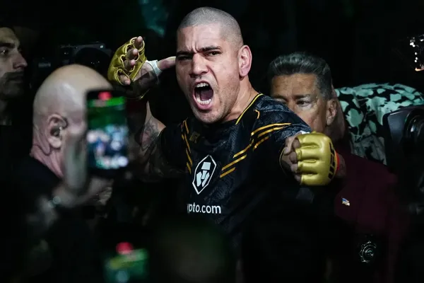 Nikdo si nezaslouží bojovat o pás víc než Pereira, tvrdí analytik. Vládnout může dlouho