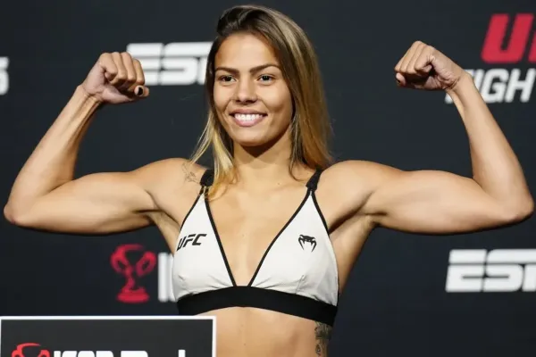 Noční řádění ve Vegas. Bojovnice UFC dováděla ve vířivce