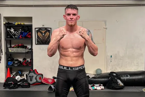 Nohama na zemi, s hlavou v oblacích. Jedinou porážku v životě obrečel, další už nedopustí