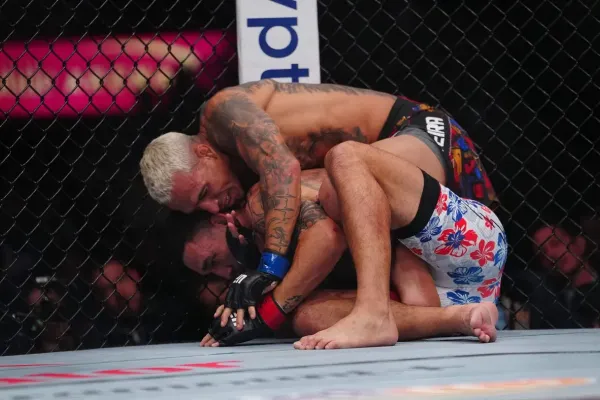 Nuda, nepovedený zápas. McGregor a další bojovníci reagují na bitvu mezi Oliveirou a Hollowayem