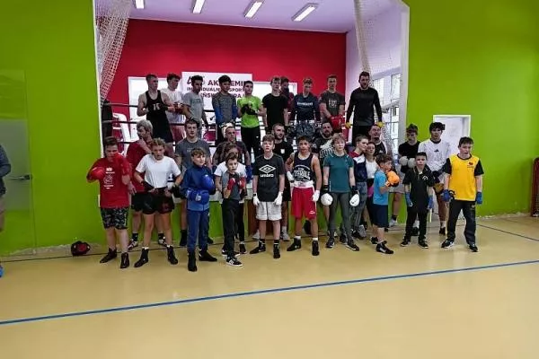 OBRAZEM: Mladí rakovničtí boxeři si na soustředění vyzkoušeli i zdravovědu