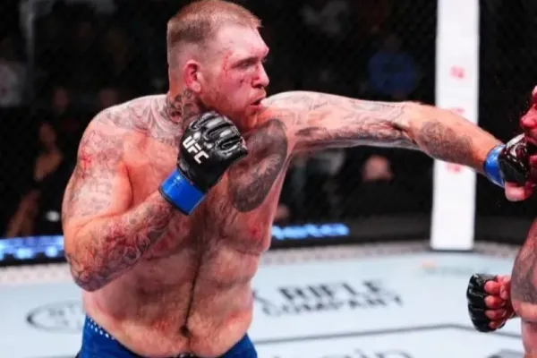 Obličej domlácený k nepoznání. Těžká váha UFC po boji děsila