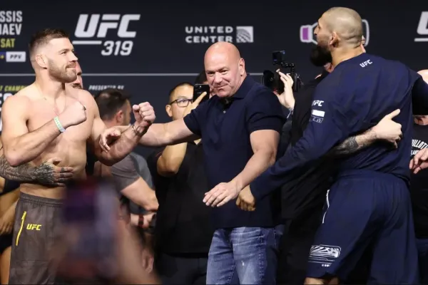 Ochranka předešla problému v UFC. Chimaev se navážel do šampiona