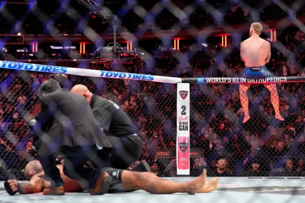 Ochranka z UFC se nenudila. Musela zastavit hromadnou rvačku