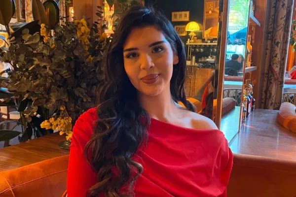 Od chipsů k tvrdé dřině a činkám. Dívka zhubla 40 kilo, hejtři ji viní z užívání injekcí