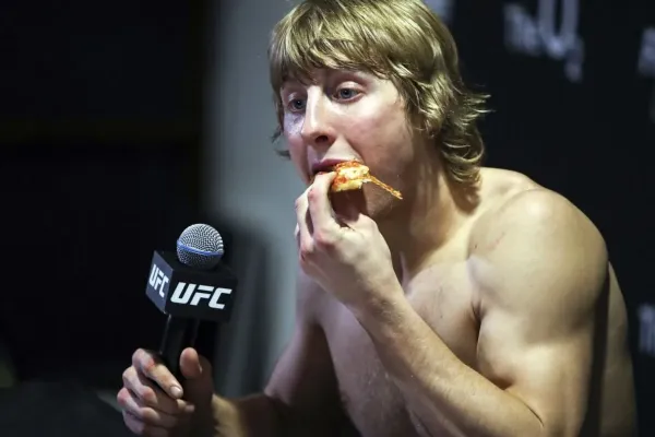 Opět mu chutnalo. Pimblett má skoro o 20 kilo navíc