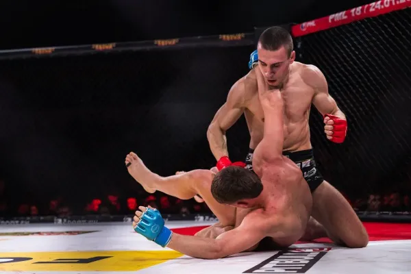 Ostuda v kleci. Poražený na Slovensku vystartoval na rozhodčího