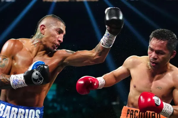 Pacquiao při návratu do ringu neuspěl, těsně prohrál s Barriosem