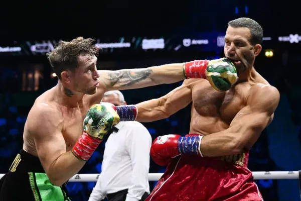 Padl k zemi. Bitva dvou bývalých bojovníků UFC přinesla KO v boxu