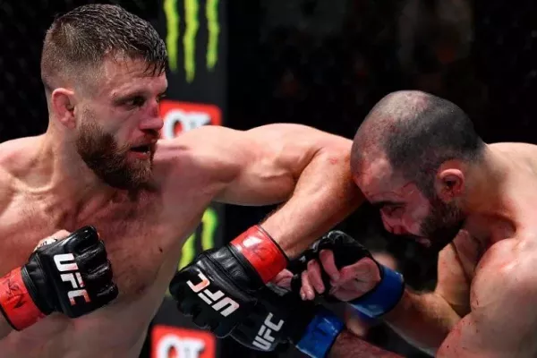 Parádní bitva! UFC přichystala divákům krvavou řežbu, nechyběly ani pořádné šrámy