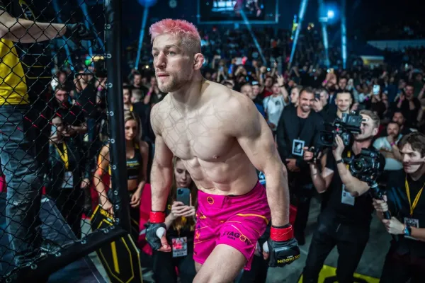 Partička přijde na kávičku. Moc bych si přál ukázat, že starý Kozma je zpátky