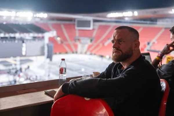 Patrik Kincl reaguje na výzvu od drzého Pukače, ve hře je i další soupeř