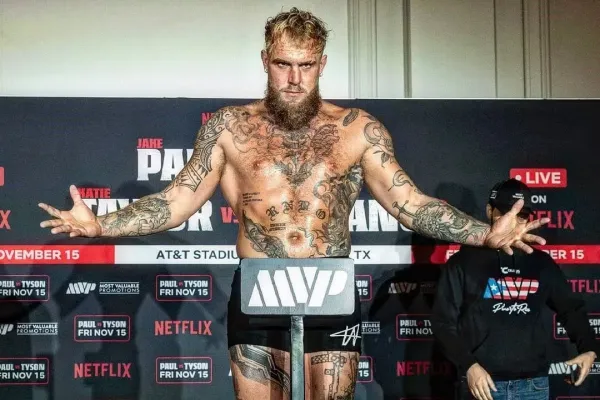 Paul přiznal příjmy. Boxem vydělá skoro miliardu ročně