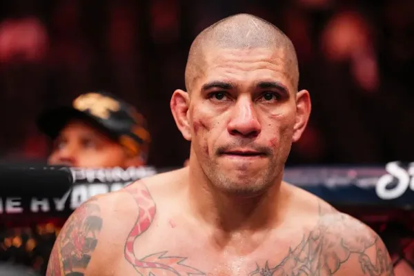 Pereira maká ze všech sil, šampion UFC se mu přesto vysmívá