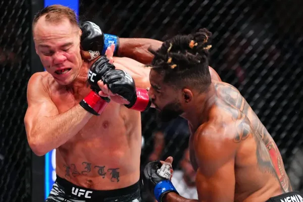 Pirát z UFC ničil. Soupeř se u pletiva potácel jako opilý námořník
