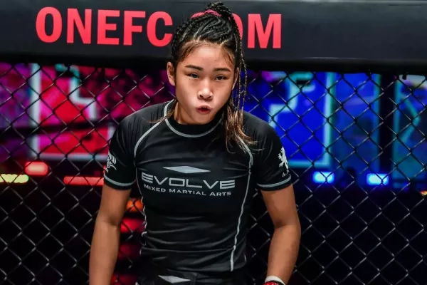 Po smrti 18leté dcery, neporažené MMA zápasnice, se otec rozhodl k radikálnímu kroku