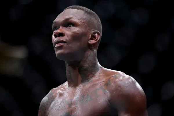 Poslední šance? Israel Adesanya po třech porážkách v řadě narazí na rozjetého Američana