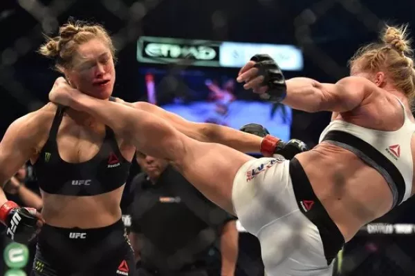 Před lety smázla neporaženou šampionku, nyní se loučí. Holly Holm opouští UFC