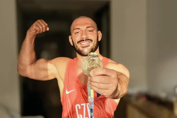 Před rokem nemohl chodit, teď vybojoval zlato. Já se vrátím, slíbil. Stalo se