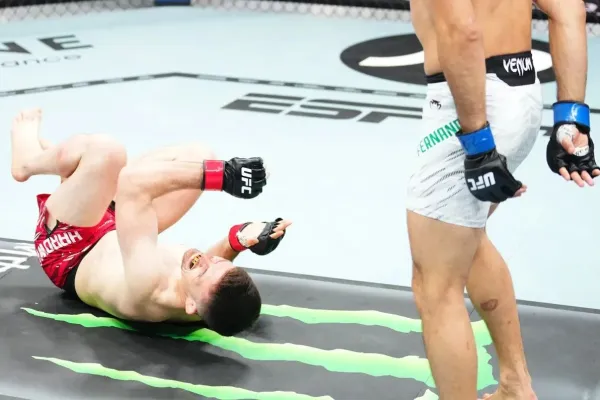 Překvapivý konec v UFC. Noha vypověděla službu