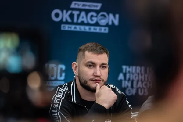 Přichází do Oktagonu způsobit infarkt v polotěžké divizi, stopnout ho má Polívka