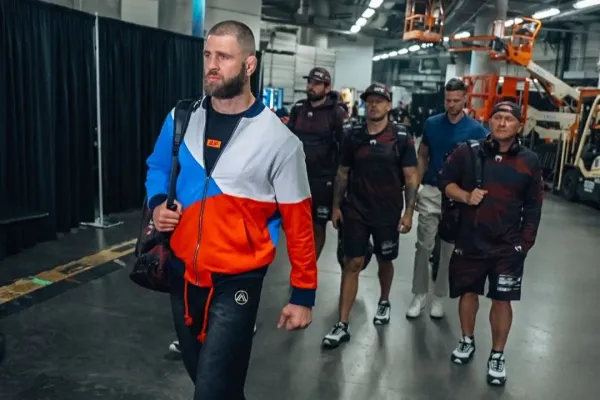 Přiznání na české půdě. Podělal jsem to. Procházka přiletěl do Prahy s rozdrceným zubem