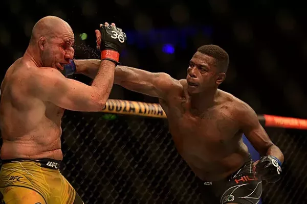 Procházka hledá v UFC nového soupeře. Hill se zranil a uvolnil titulový pás