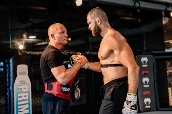 Procházka letí na měsíc do Mexika. Bitva v UFC má stále otazník