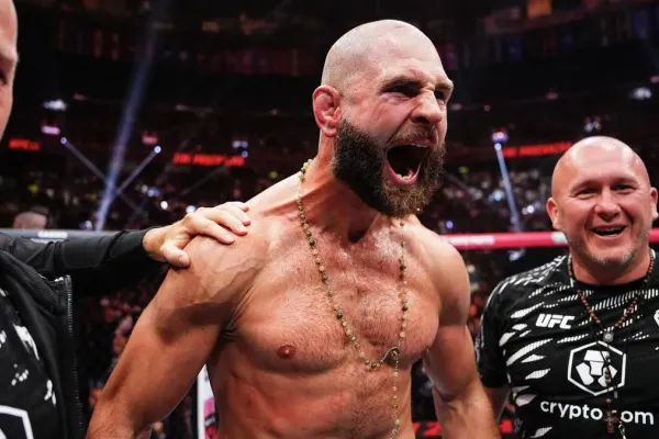 Procházka řeší dilema kolem zápasu, od partnerky dostal svolení