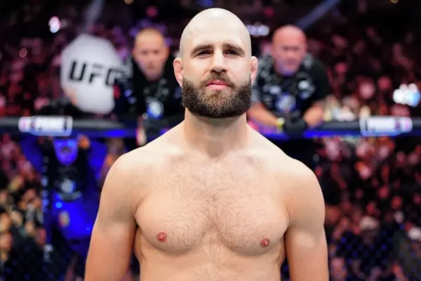 Procházka se přepnul. Ukázal bojový účes