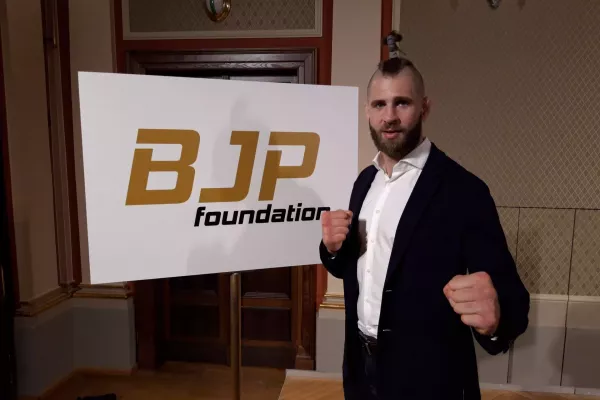 Procházka založil nadaci. Bude pomáhat dětem. Součástí je i osmiletý MMA projekt