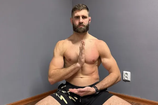 Procházka získá mistrovský pás, říkají kurzy. Česko může mít opět šampióna UFC