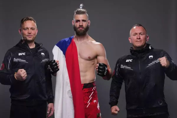 Procházku čeká v UFC těžká bitva. Nechápu, proč ho lidé odepisovali, kroutí hlavou trenér